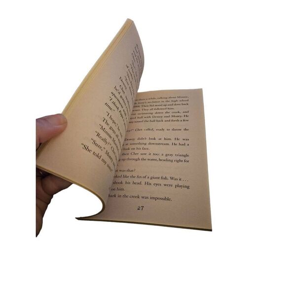 Book I survived the shark attacks of 1916 by Laura Tarshis scholastic isbn 978-0 - Picture 3 of 5